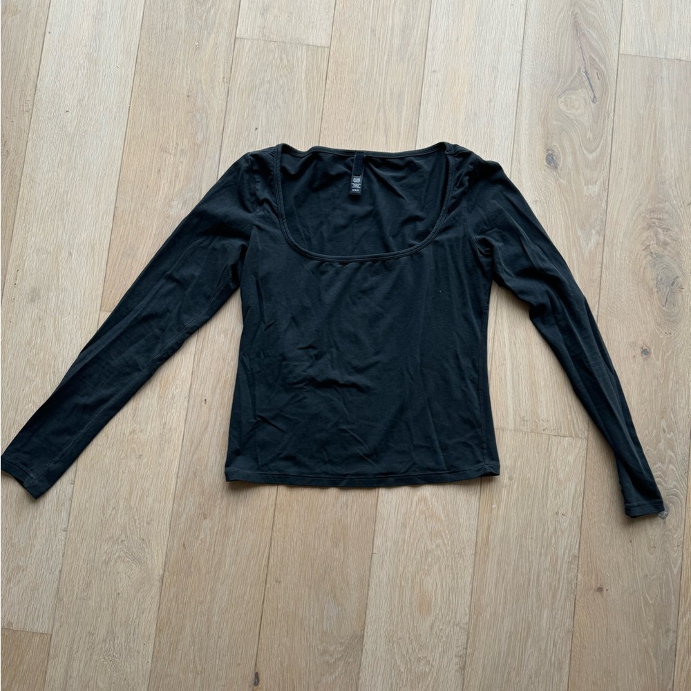 Skims Long Sleeve Scoop Neck Top
